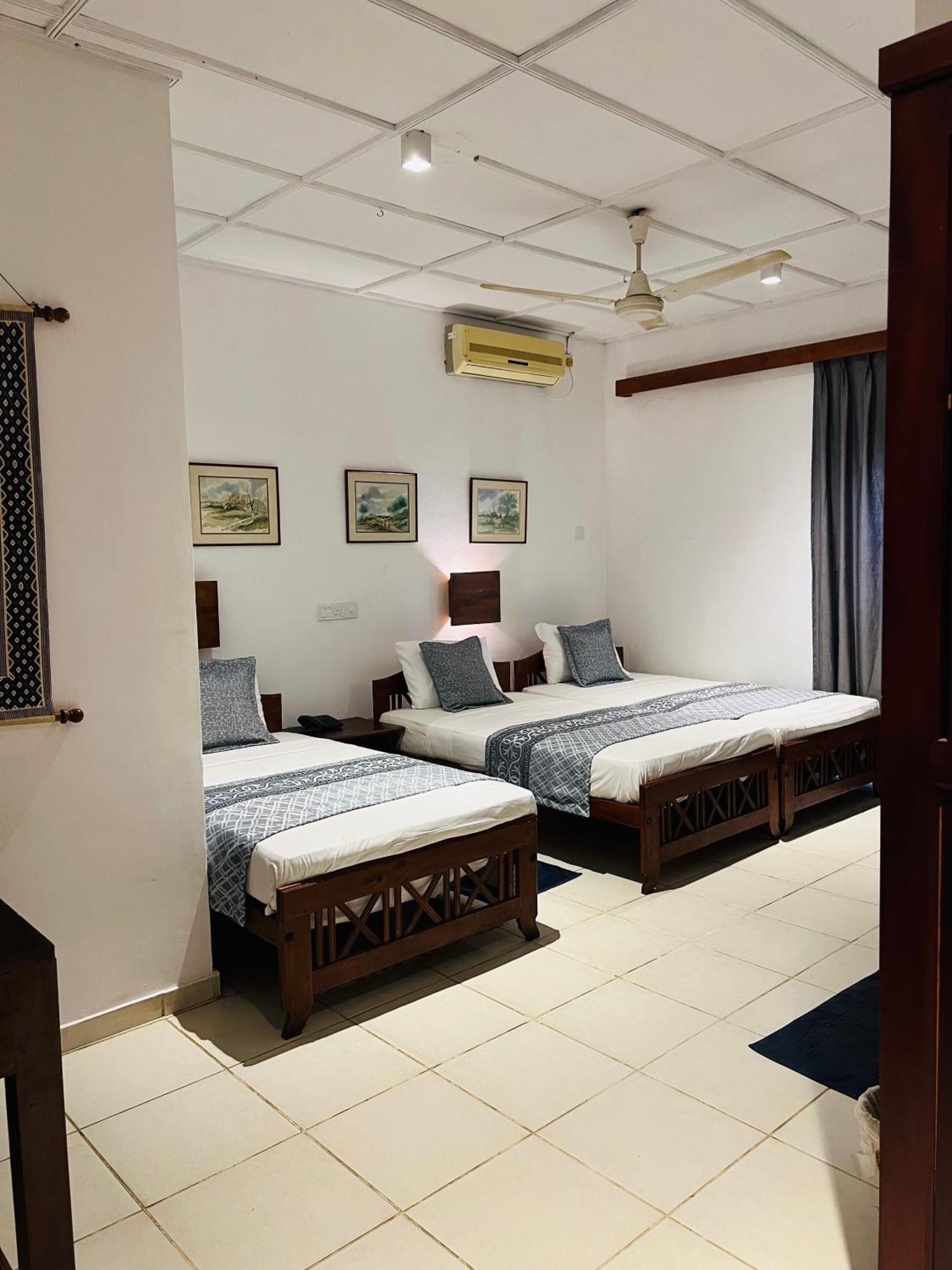 Hotel Sunflower Катарагама Экстерьер фото