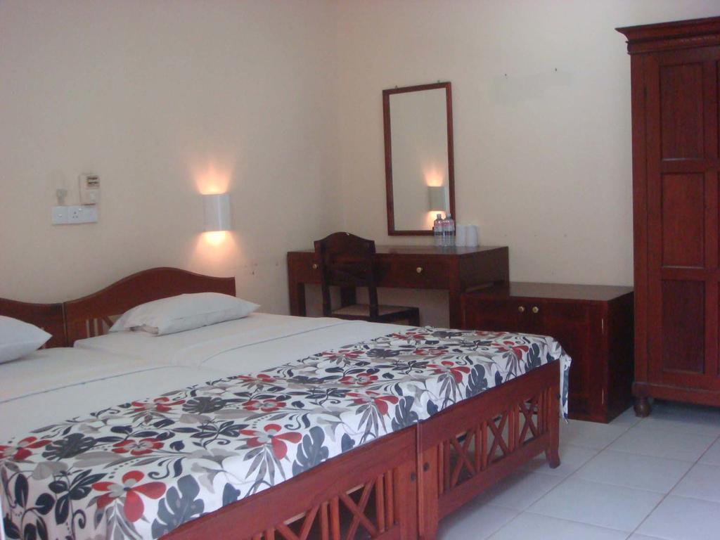 Hotel Sunflower Катарагама Номер фото