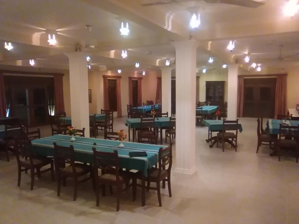 Hotel Sunflower Катарагама Экстерьер фото