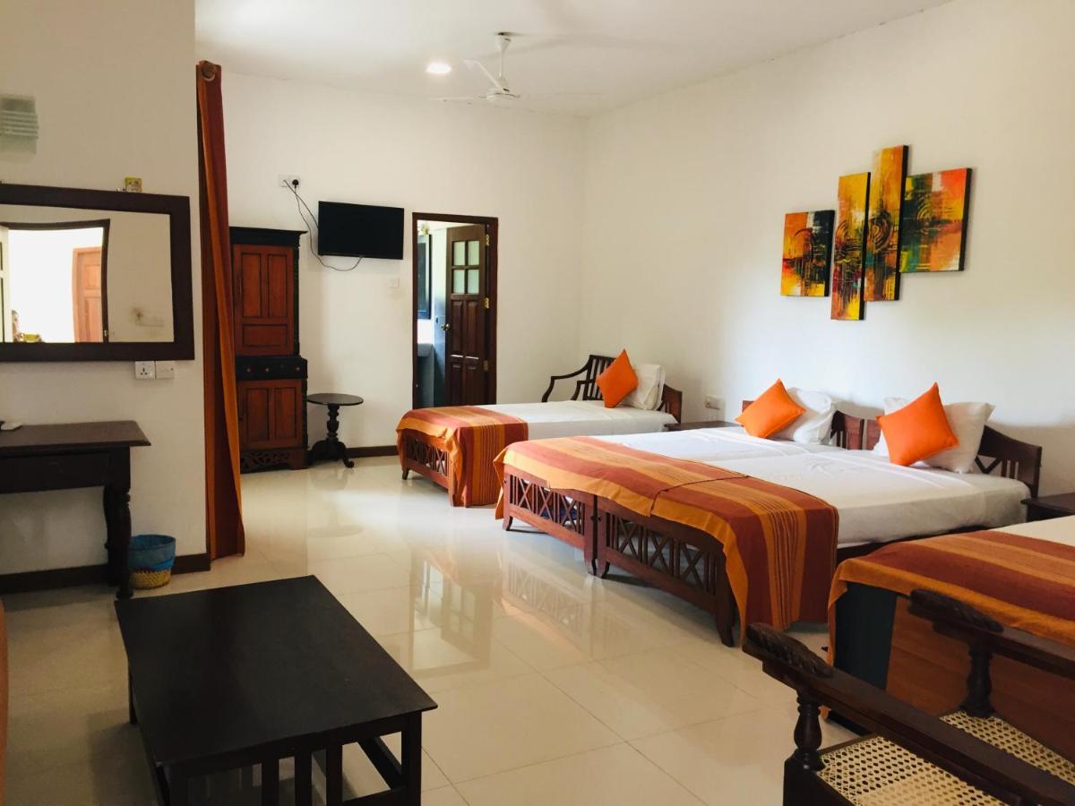 Hotel Sunflower Катарагама Экстерьер фото